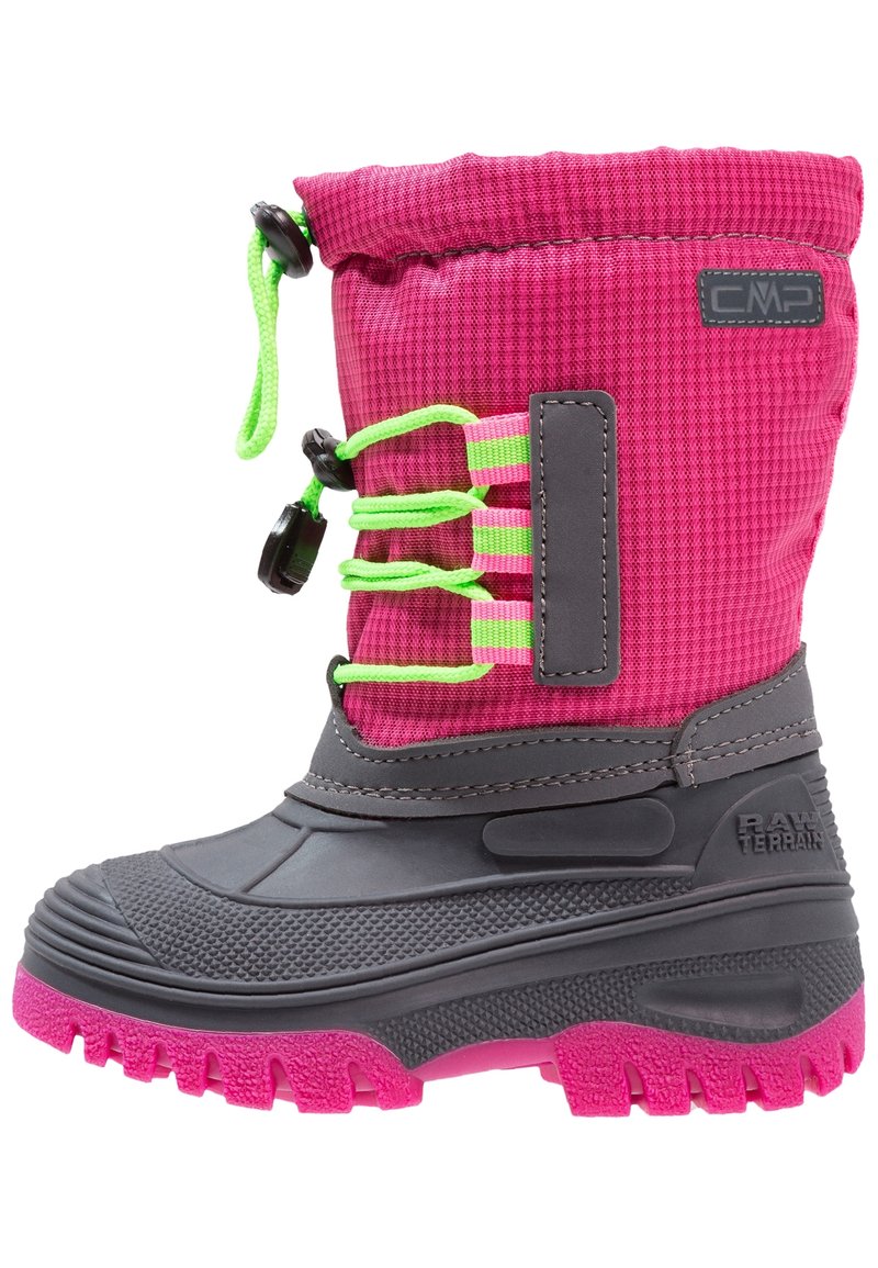 Botte d'hiver pour enfant avec dessus en tissu rose, partie inférieure en caoutchouc gris, lacets vert vif et semelle rose texturée pour terrain accidenté.