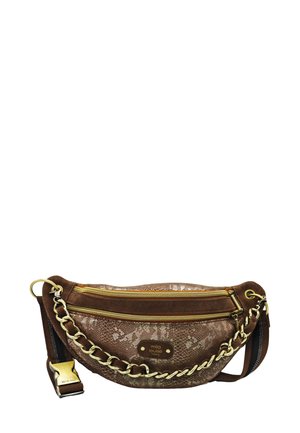 Pochette en suède marron avec accent en chaîne, deux poches zippées et un motif effet serpent texturé. Quincaillerie en ton doré pour plus de détails.