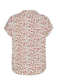 Blouse blanche à manches courtes avec un motif all-over de petites cerises rouges et de feuilles vertes, vue de dos.