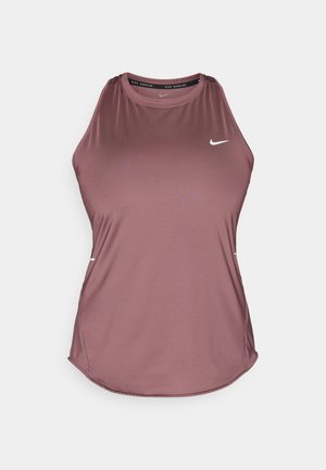 Nike tílko bez rukávů v tlumené mauve barvě, vyrobené z hladké, lehké látky; má kulatý výstřih a malý logo na hrudi.