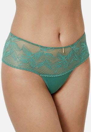 Culotte taille basse en dentelle teal avec un motif floral, en maille semi-transparente et un tissu texturé assorti. Accentuée d'une petite étiquette en métal.