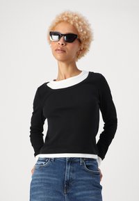 ONLY Petite ONLRYLEIGHT LIFE - Tops ar garām piedurknēm - black/bright white