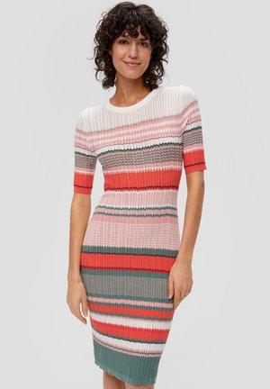 Gebreide jurk met korte mouwen, gekenmerkt door horizontale strepen in koraal, roze, grijs en groen. Geribbelde textuur, figuurvormende silhoutte.