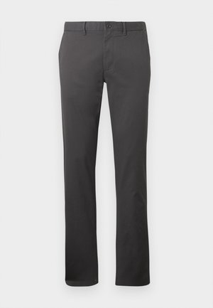 Schwarze Hose aus glattem Stoff. Mit klassischem, gerade geschnittenem Bein, Knopfverschluss und seitlichen Taschen. Schlicht und vielseitig einsetzbar.