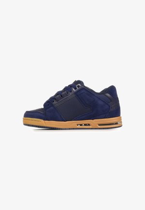 Globe, SABRE - Baskets basses - navy gum