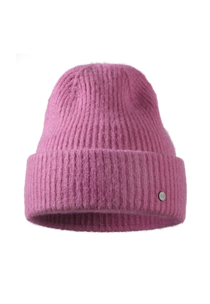 Roze ribgebreide muts met een opgerolde rand, gemaakt van een zachte wolmix, met een klein zilveren logo-accent aan de zijkant.