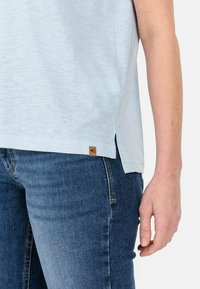 camel active V-NECK  - T-shirt basic - light blue