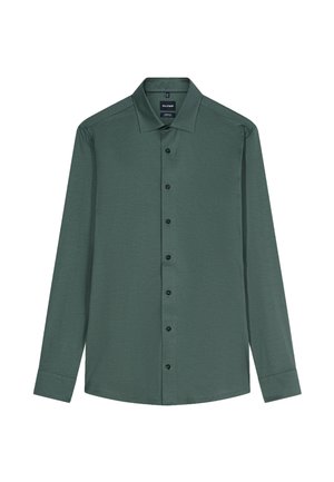 Camicia da uomo a maniche lunghe verde tenue con colletto classico e bottoni neri, distesa su sfondo bianco.