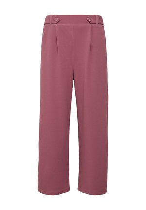 Spodnie o szerokich nogawkach w stonowanym różu, wykonane z miękkiego materiału o gładkiej fakturze, z dwoma guzikami przy pasa i plisami.
