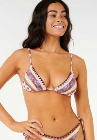 Bikini de color púrpura con un estampado, copas triangulares y tirantes delgados ajustables. Presenta detalles decorativos y un fondo atado para mayor ajustabilidad.