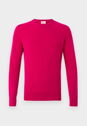 Skarpt pink langærmet rundhalset sweater med ribbet kant og ærmegab på en ensfarvet lys baggrund.