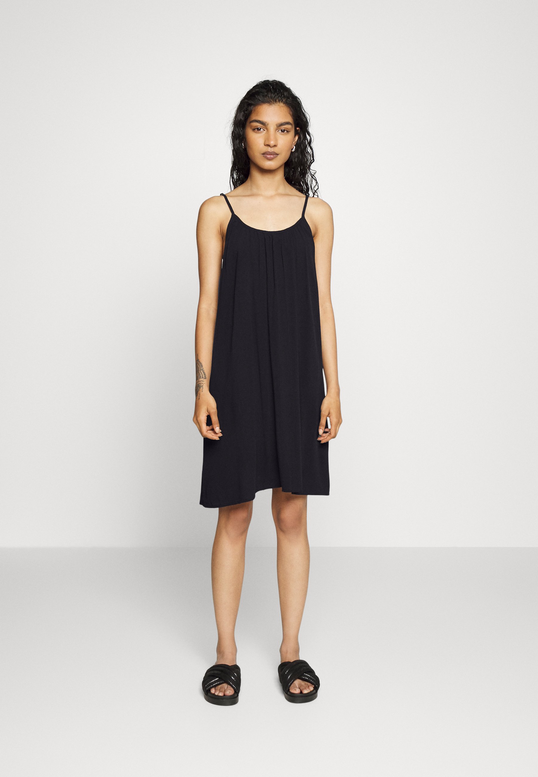 Vero Moda Petite VMKELLY SHORT SINGLET 