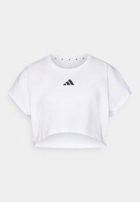 Λευκό κοντό t-shirt από βαμβάκι, με μαύρο λογότυπο Adidas μπροστά, κοντά μανίκια και στρογγυλή λαιμόκοψη. Ομαλή υφή.