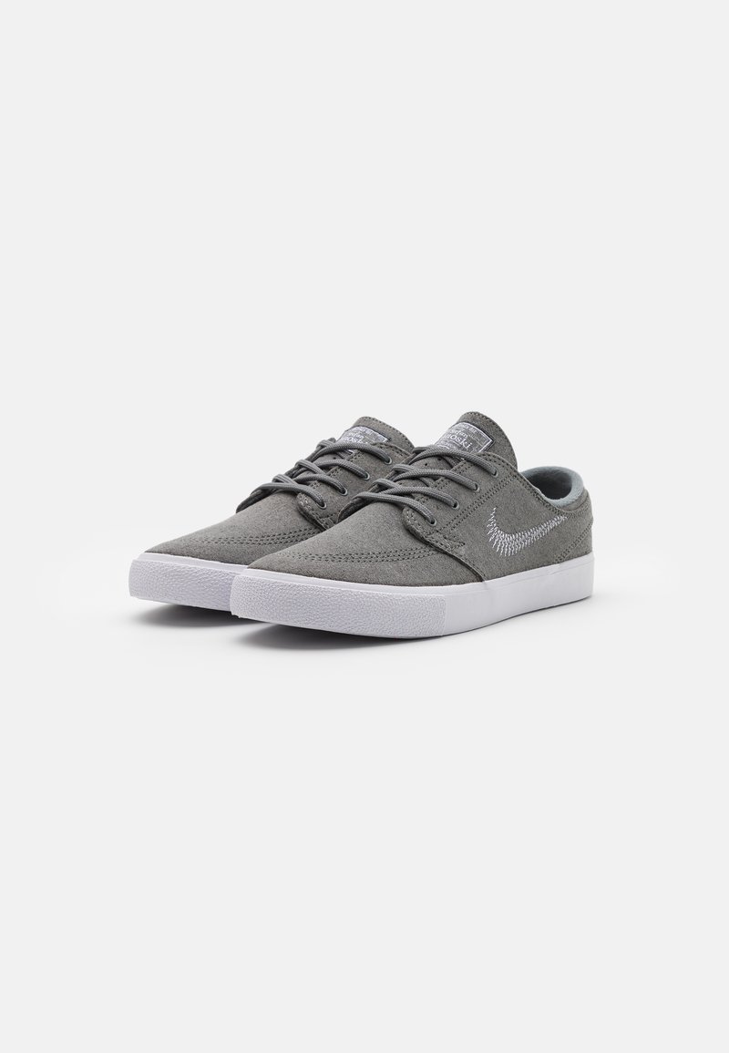 Nike Sb Zoom Stefan Janoski Unisex Trainers Tumbled Grey White Grey Zalando De