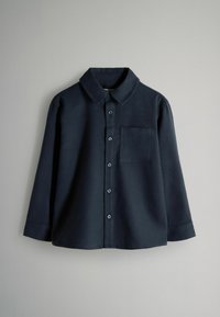 Donkerblauwe, langesleeve shirt met een kraag, knoopsluiting aan de voorkant en een borstzak. Gemaakt van een gestructureerde stof.
