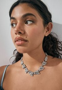 Next Halskæder - silver tone