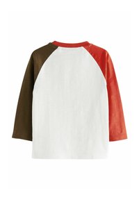 Langarmshirt met een witte romp, een donkergroene linker mouw en een rode rechter mouw. Heeft een geribde, ronde hals. Zachte stof.