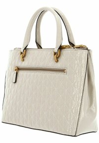 Sac à main matelassé beige avec quincaillerie dorée, double anses supérieures et une poche zippée au dos. Texture lisse avec des bords contrastants.