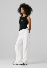 Red Bull Racing x Pepe Jeans WIDE  - Treningo apatinė dalis - off white