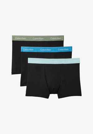 Tre boxer briefs neri con il logo Calvin Klein sulle fasce elastiche in colori verde, blu e azzurro, impilati in modo sfalsato.