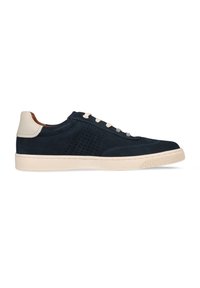 Baskets en cuir navy avec des détails en perforation sur le côté, semelle en caoutchouc crème et lacets crème. Design minimaliste, profil bas, bout arrondi.