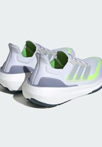 adidas Performance ULTRABOOST LIGHT - Hardloopschoenen voor op de weg - cloud white blue lucid lemon