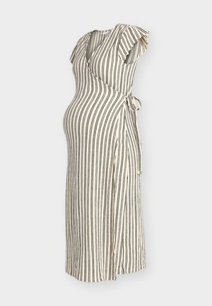 Stripete kremfarget og svart ammekjole med korte volangerm og knyting i siden, foran en ensfarget lys bakgrunn.