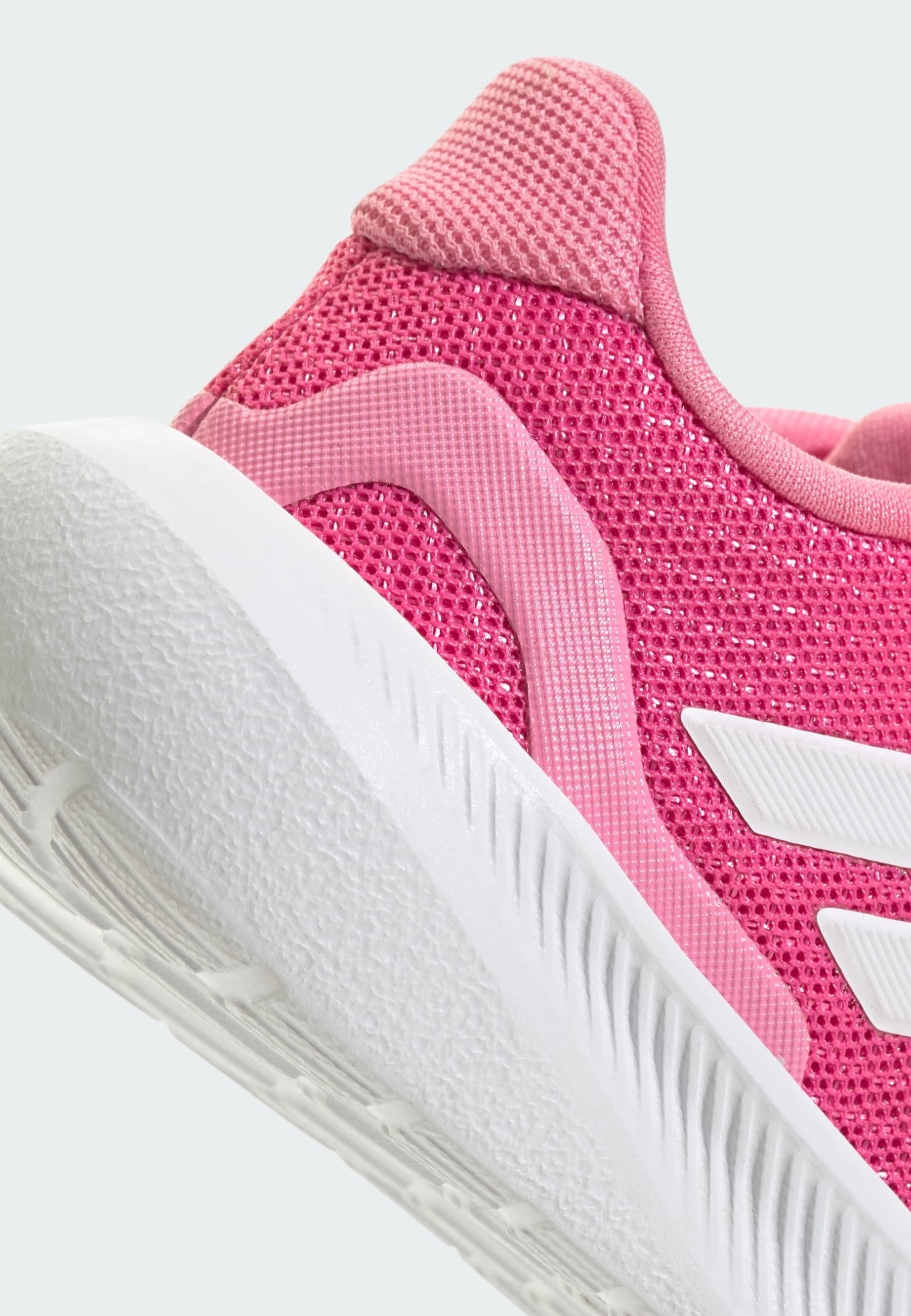 nike falcon pink