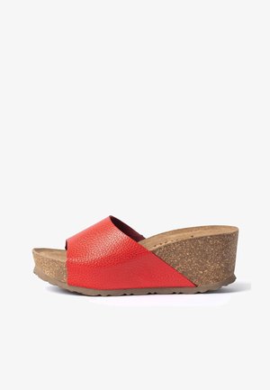 Rode open-toe sleehak sandaal met een gespikkelde leren band en een kurken zool, ontworpen voor casual gebruik.