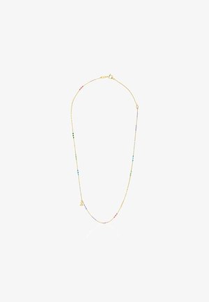 Złota naszyjnik z delikatnym łańcuszkiem, ozdobiony małymi, wielokolorowymi koralikami w odcieniach zieleni, niebieskiego, różowego i fioletowego, z małym zawieszką w formie charms.