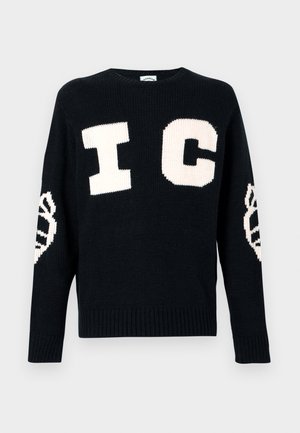 Pull en maille noire avec de grandes lettres blanches "I" et "C" sur le devant et des accents de logo sur les deux manches. Poignets et ourlet côtelés.