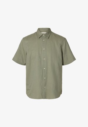 Rövid ujjú, gombos, galléros ing világos oliva zöld színben, kényelmes szabással, és hat látható gombbal az elején.