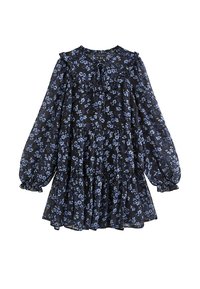 Zwarte jurk met lange mouwen en bloemenprint met blauwe bloemen, ruches aan de kraag en een geplooide rok, hangend tegen een witte achtergrond.