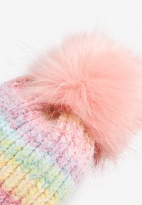 Next POM  - Čiapka - multi rainbow