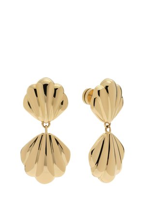 Ohrringe aus goldfarbenem Metall mit zwei verbundenen Muschelformen, die eine polierte, reflektierende Oberfläche und Steckverschlüsse aufweisen.