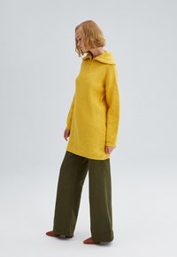 Touché Privé ZIPPER DETAILED - Pulover - mustard yellow