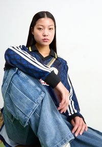 Thumbnail Image 5