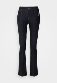 Jean en denim bleu foncé avec jambes légèrement évasées, bouton à l'avant, fermeture éclair, et poches avant dont une avec une petite fermeture éclair.