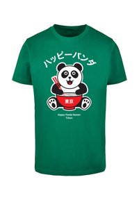 Roheline puuvillane T-särk, millel on panda koomiks, kes hoiab käes pulki ja ramenikaussi, ning jaapani keelne tekst pildi kohal ja all.