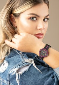 Superga RACING - Reloj - black/ fuxia
