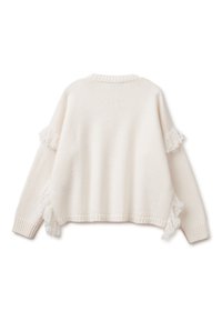 Biała swetra o luźnym kroju, z frędzlami na rękawach, prążkowanymi mankietami oraz teksturowanym, dzianinowym materiałem.