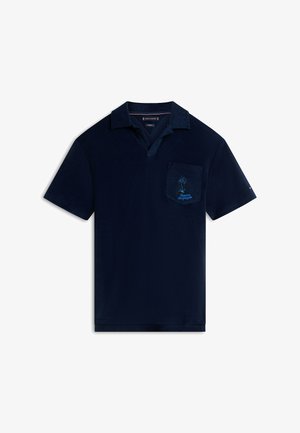 Polo à manches courtes bleu marine avec col, poche avant gauche ornée d'une petite broderie de palmier et de texte.