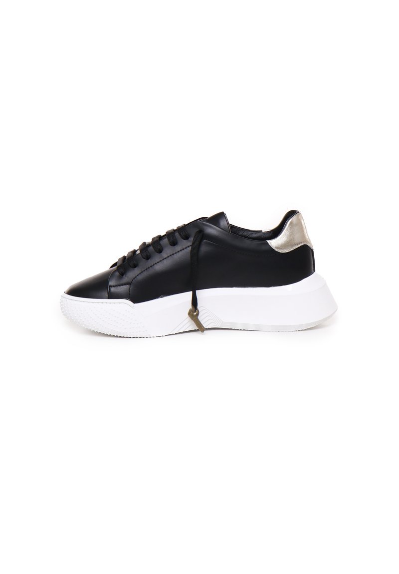 Ganni Scarpe Basse Nero in Black | UK