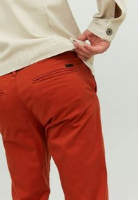 Jack & Jones JPSTMARCO NOOS - Chinos - picante