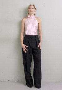 Materiel BACKLESS - Μπλούζα - baby pink