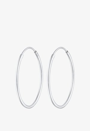 Silberne Creolen mit einer glatten, polierten Oberfläche, länglichem ovalen Design, sicherem Verschluss und gestempelt mit 925 für Sterlingsilber.