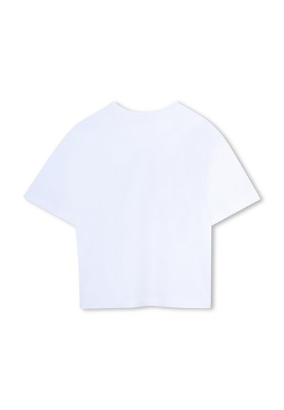 Effen witte korte mouw T-shirt plat liggend met de achterkant zichtbaar, ronde halslijn, op een witte achtergrond.