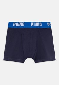 Boxers azuis-marinho com uma textura suave, apresentando uma cintura elástica azul em contraste com a marca "PUMA" em branco.