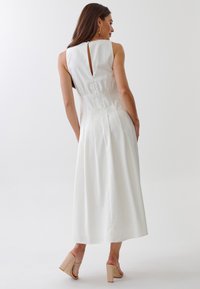 TUSSAH ADDILYN - Denní šaty - white