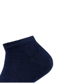Calzino alla caviglia blu navy realizzato in un tessuto elasticizzato a coste. Presenta una punta arrotondata e un polsino rinforzato aderente per il massimo comfort.